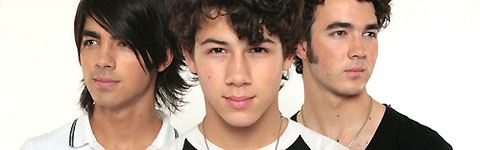 Die Jonas Brother st�rmen nun auch die deutschen Charts (� Public Address)